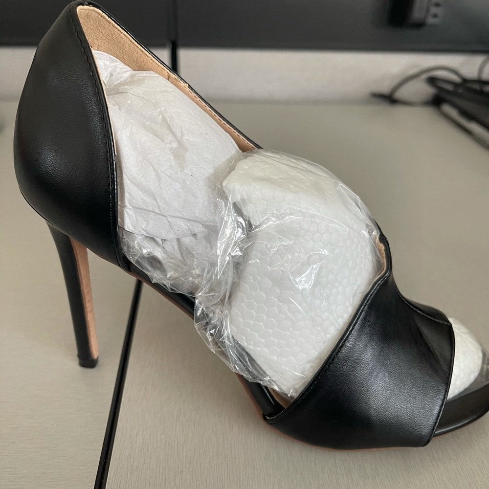 Cute new black heels